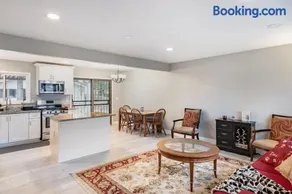 Charming 3-Bed Stay Airport 10 Min Pets OK - Image 2