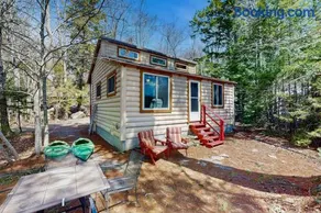 Quiet lakefront cottage with a firepit, private beach, & two kayaks - Image 1