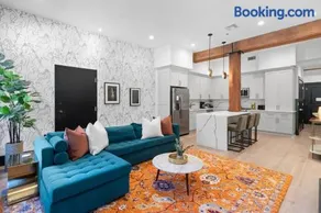 LUXE Suite 2BR 2BA Steps from Superdome Hotel - Image 2