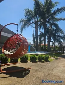 Exclusividade Piscina com Hidromassagem e Cascata Infraestrutura completa Churrasqueira com espetos Empresto cadeiras de praia e coller Casa completa Poucas datas restantes - Image 1