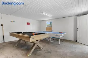 Gulfport Game Room House Walk to Beach Family Fun - Image 4