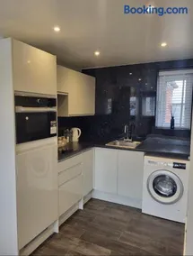 Trendy Studio With A Private Garden - Image 4