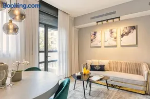 2 Br Apartment In Natanstrauss St Jerusalem Israel - Image 1