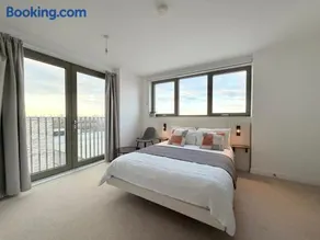 Riverside Rooms and Apartments - Image 3