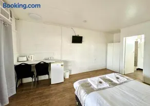 Sawmill Hotel Motel - Image 4