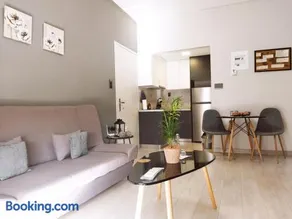 Grey Sense Luxury Apartment - Image 5