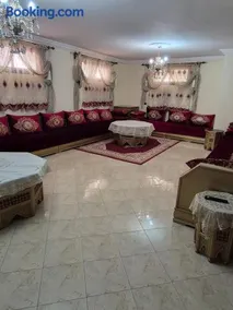 Villa apartment with terrace garden and pool - Image 1
