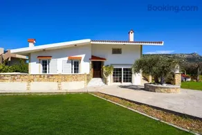 Yannis Place - Image 1