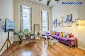Large and Sunny 1BR Located Near Rittenhouse Square - Image 1