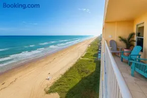 Penthouse Beachfront Views Renovated - Image 3