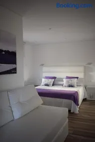 Hotel Restaurante Racha - Image 1