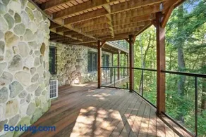 Spacious Waterfront Log Home on Huge Lake in Private Cove: Host Weddings - Image 3