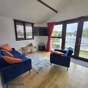 Yare View Riverside Norfolk Broads - Image 3