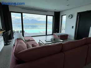 Lake Breeze Villa with a Pool & Magnificent Views - Image 2