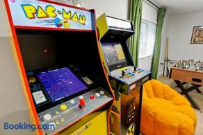 Game Room • Fire Pit • Arcade • Outdoor Dining - Image 3