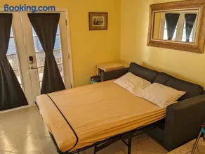 Guesthouse w/ private access and patio - Image 4
