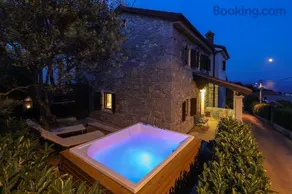 Villa Fani with Jacuzzi - Image 2