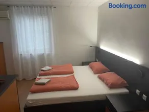 Room AA - Image 1