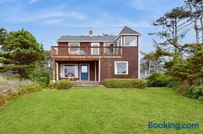 McKinnon's Beach House - Image 1