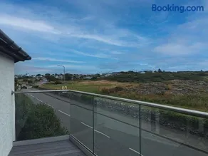 LITTLE SUMMER HILL -2 Bed COSY COTTAGE- TREARDDUR - Image 2