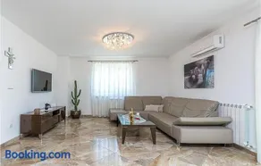 2 Bedroom Stunning Apartment In Buje - Image 2