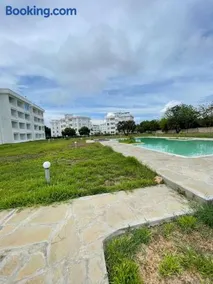 Cozy Coastal Getaway - Short walk to the beach - Image 4