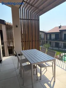 Luxury Flat with Terrace in Residence with Pool - Image 3