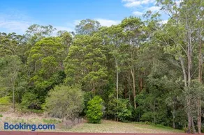 Large Luxury Farmhouse - Pet & Family Friendly Acreage Escape - The WilderNest - Image 4