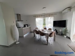 chambre privée bleue avec piscine - Image 3