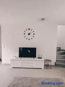 Creek House - Image 2