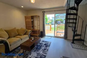 Cozy 2BR Near Downtown Auburn Stay Cool with Air Conditioning - Image 2