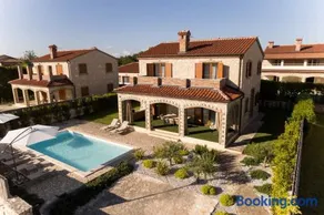 Villa del Lago with heated pool - Image 1