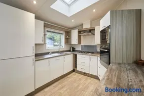 Audley Lodge with Hot Tub - Image 5