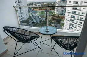 Beautifully Designed 3BR Apartment+ Panoramic View - Image 3
