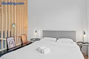 Studio in city center 15min from airport - Image 2