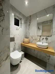 George Deluxe Apartments - Image 3