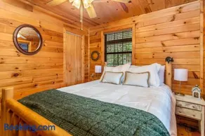 Cozy Treehouse Cabin in the woods with Firepit - Image 5