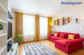 Sunny Apartment - Image 2