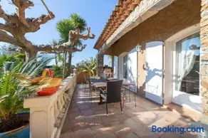 Villa avec Piscine Privée à Carqueiranne - Image 2