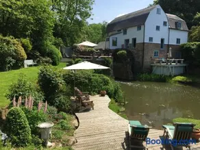 Castle Mill Bed and Breakfast Dorking - Image 1