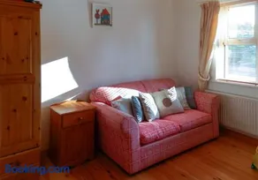 Castle Cottage By The Beach - Image 2