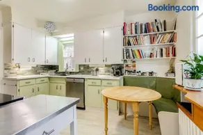 Four Bedroom Rosedale Home - Image 2