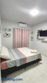 CASA - Quarto Casal Com AR Condicionado e Banheiro Privativo - Image 1