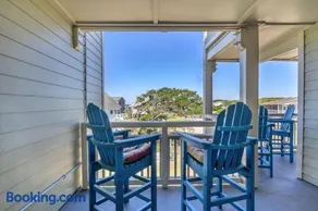 Sunset Blvd by Oak Island Accommodations - Image 4