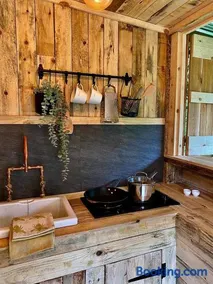 Bee Bole Cabin - Image 1