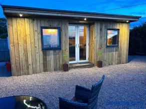Maylands Farm Glamping Pod - Image 4