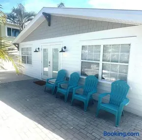 Cozy Beach House-Family - Image 2