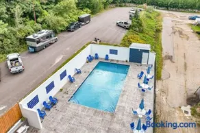 Gilford Banff style Stay, Pool, Gym & Parking - Image 3