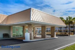 Days Inn by Wyndham Pawleys Island - Image 2