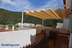 Spacious Penthouse with Balcony - Image 4